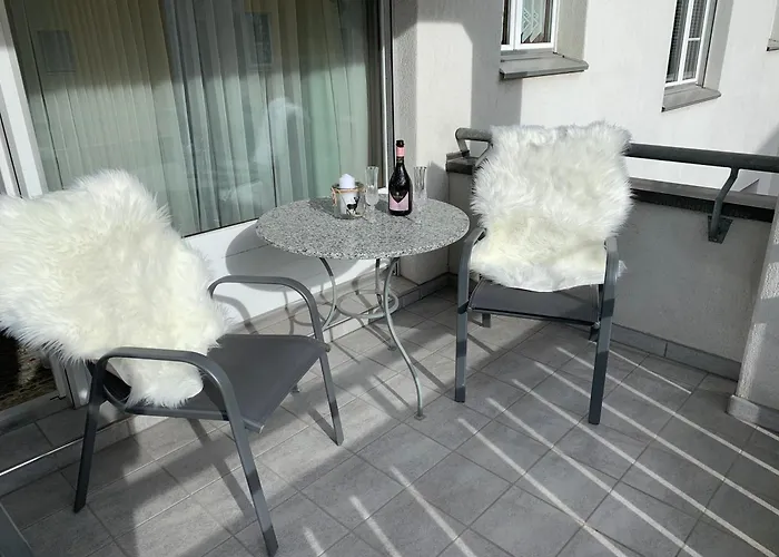 Holiday Apartment Gian - Close To The Kongresshaus, The Ice Hockey Stadium, Cross-Country Skiing, The Eau-La-La Indoor Pool And Wellness, Large Supermarket, 2 Bus Stops, With An Indoor Garage And Fully Equipped
